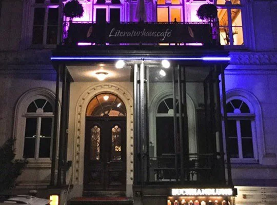 Balkon des Literaturhauscafés beim Kriminal Dinner Hamburg