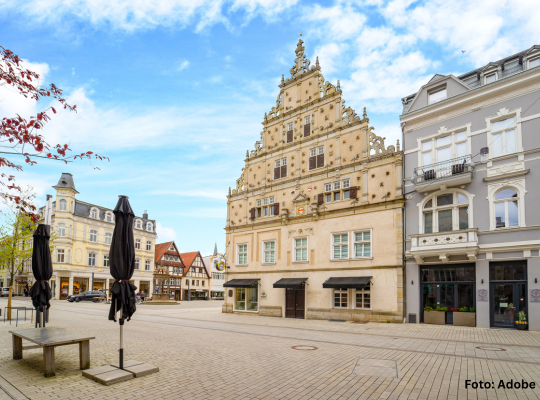 Strahlend blauer Himmel über Herford 