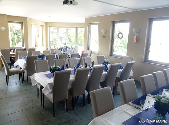 gedeckter Saal im Turm Mainz