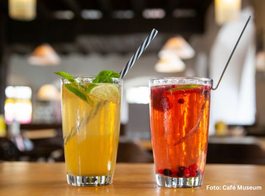 Zwei leckere Cocktails 