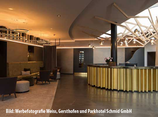 Eingangshalle und Foyer im Parkhotel Schmid Adelsried