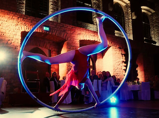 Varieté Dinner Show mit Cyr Wheel